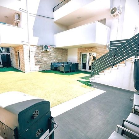 Vip Deluxe Apartment Arian Novalja Eksteriør billede