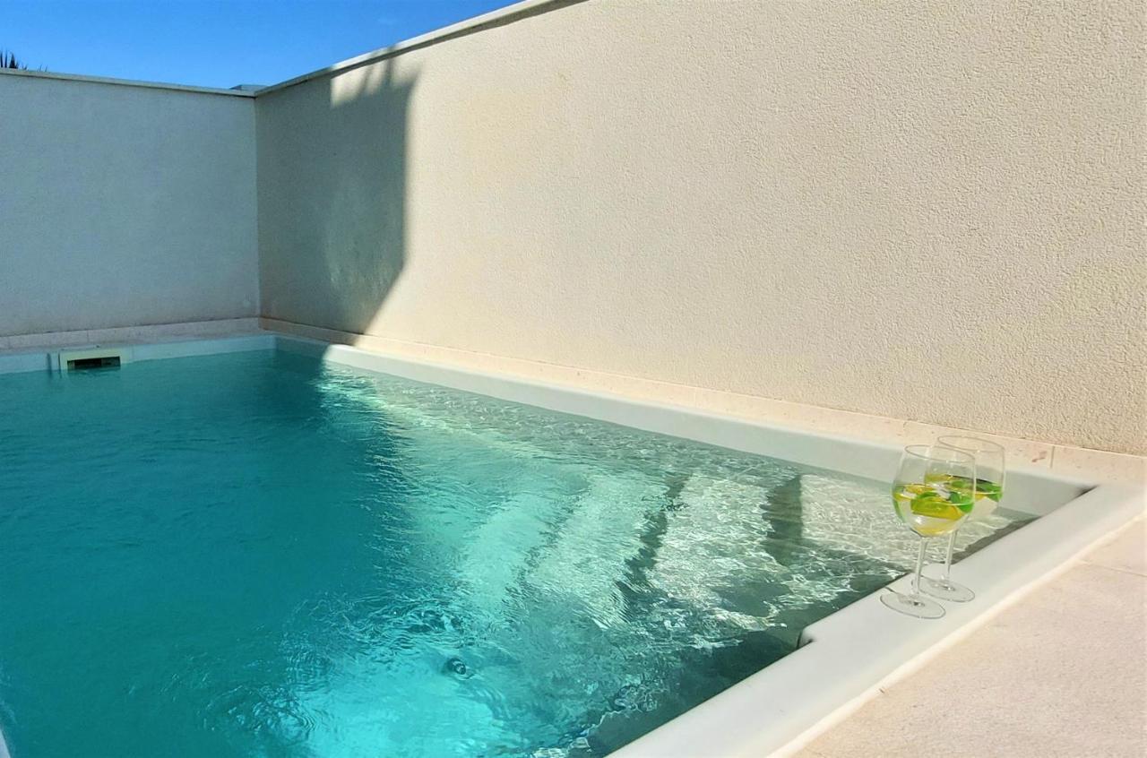 Vip Deluxe Apartment Arian Novalja Eksteriør billede