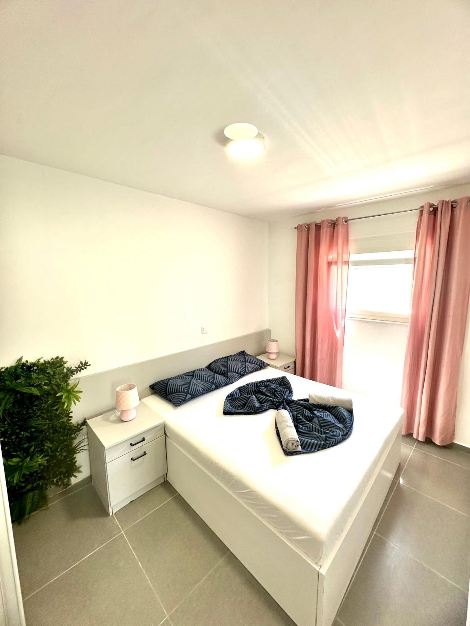Vip Deluxe Apartment Arian Novalja Eksteriør billede