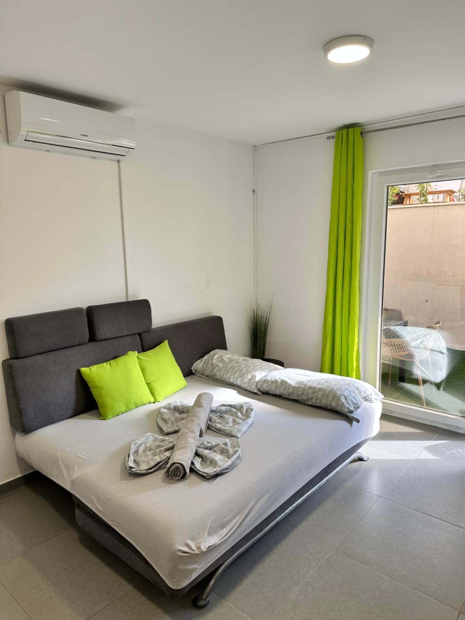 Vip Deluxe Apartment Arian Novalja Eksteriør billede